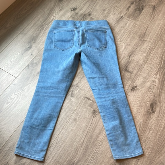 NYDJ light blue fit and tuck ankle pull on with pockets . - Picture 3 of 7